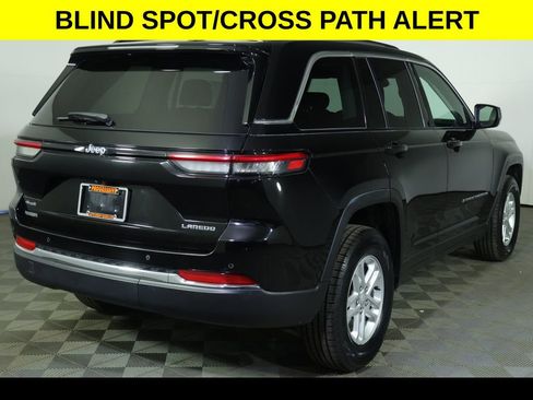 Used 2024 Jeep Grand Cherokee Laredo AWD/4WD image 7