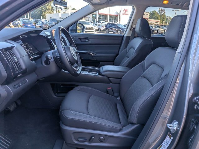 Used 2024 Nissan Pathfinder SV FWD image 7