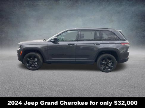 Used 2024 Jeep Grand Cherokee Altitude AWD/4WD image 2