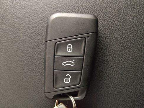 Used 2019 Volkswagen Jetta SE FWD image 32
