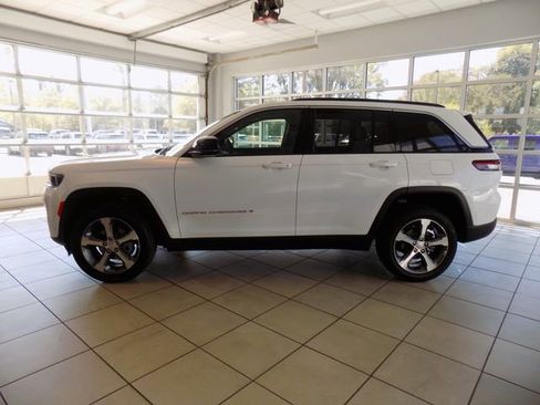 New 2026 Jeep Grand Cherokee Limited w/ Luxury Tech Group II RWD image 4