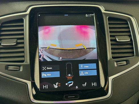 Used 2022 Volvo XC90 T5 Momentum image 3