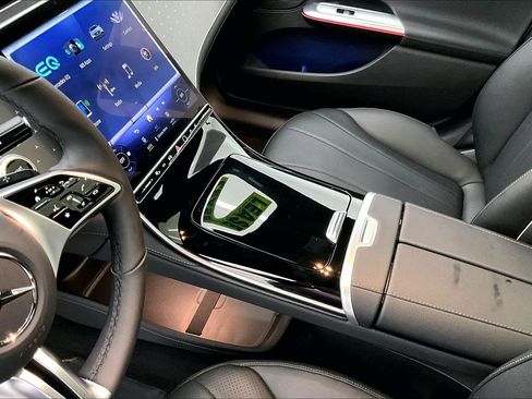 Used 2026 Mercedes-Benz EQE 320 4MATIC Sedan image 14