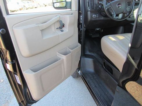 Used 2023 GMC Savana 3500 w/ Driver Convenience Package image 10