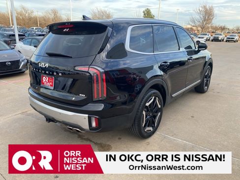 Used 2024 Kia Telluride EX w/ EX Captain's Chair Package image 5