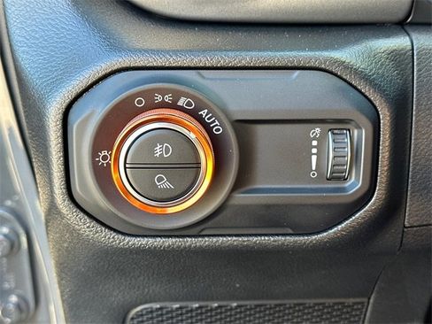 Used 2023 Jeep Gladiator Sport image 34