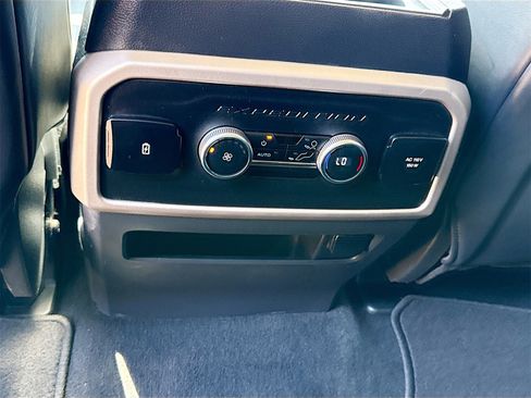 Used 2024 Ford Expedition XLT image 25