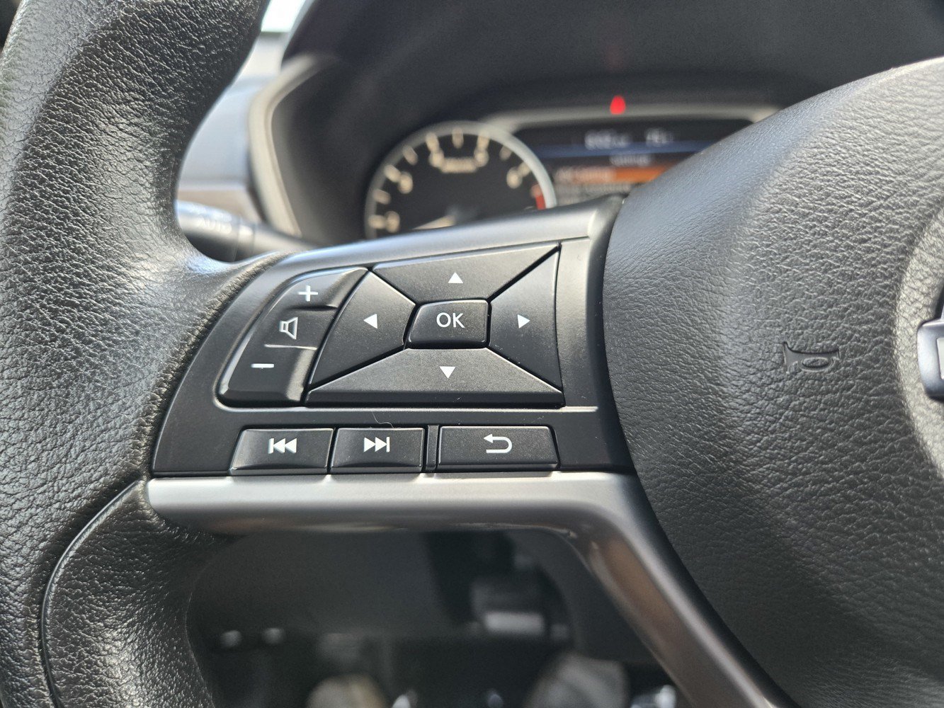 Used 2024 Nissan Altima 2.5 SV FWD image 18