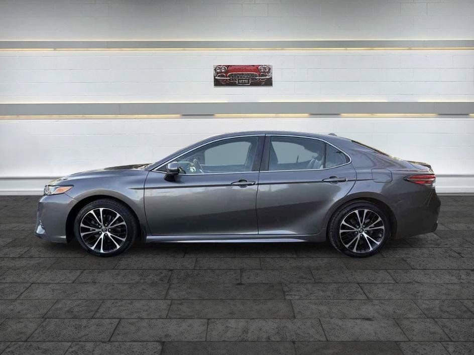 Used 2019 Toyota Camry SE FWD image 4