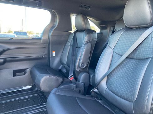 New 2026 Toyota Sienna XLE Woodland Edition AWD/4WD image 11