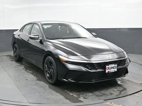 New 2026 Hyundai Elantra SEL Sport Premium FWD image 2
