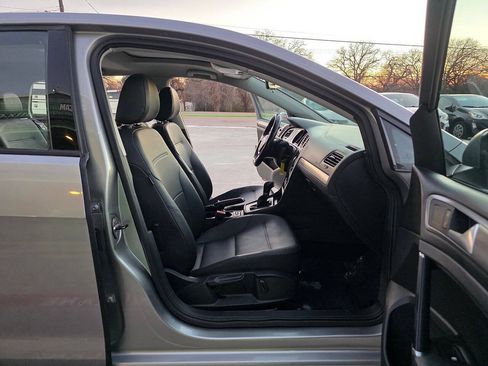 Used 2015 Volkswagen Golf S FWD image 28