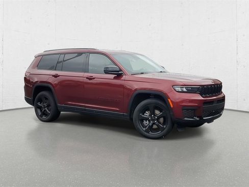 Used 2023 Jeep Grand Cherokee L Laredo image 2