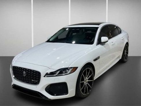 Used 2022 Jaguar XF R-Dynamic SE image 3