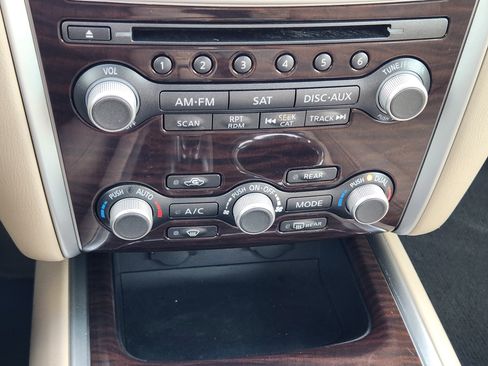 Used 2014 Nissan Pathfinder Platinum w/ Platinum Premium Package image 18