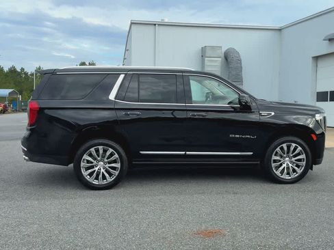 Used 2021 GMC Yukon Denali w/ Denali Premium Package AWD/4WD image 9