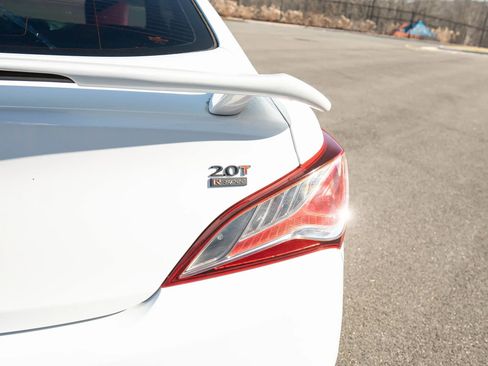 Used 2013 Hyundai Genesis 2.0T image 9