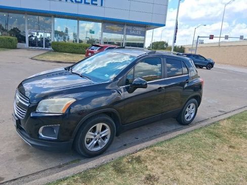 Used 2015 Chevrolet Trax LT w/ LPO, Cargo Package FWD image 2