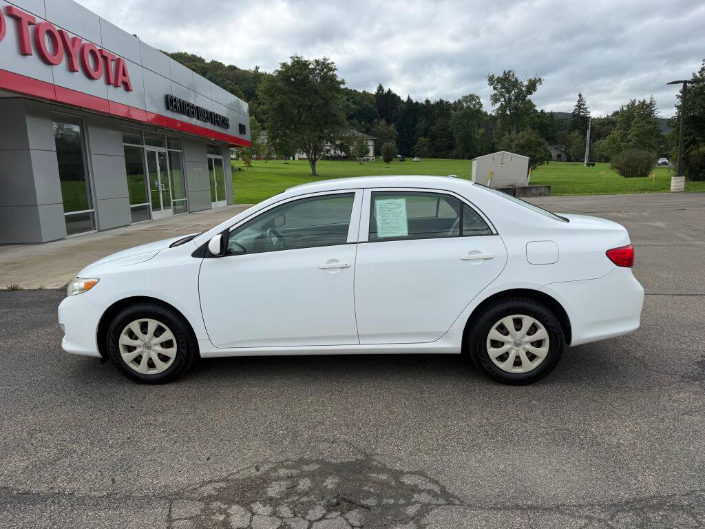 Used 2009 Toyota Corolla LE FWD image 2