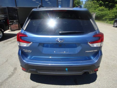 Used 2019 Subaru Forester Premium AWD/4WD image 5