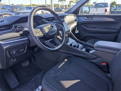 New 2025 Jeep Grand Cherokee Laredo X w/ Luxury Tech Group I image 14