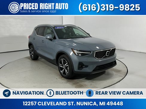 Used 2023 Volvo XC40 B5 Plus AWD/4WD image 1
