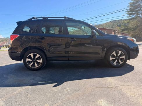 Used 2017 Subaru Forester 2.5i Premium w/ All-Weather Package AWD/4WD image 4