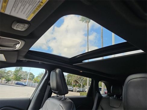 Used 2021 Jeep Cherokee Latitude Lux 80th Anniv w/ Quick Order Package 26U 80TH image 32