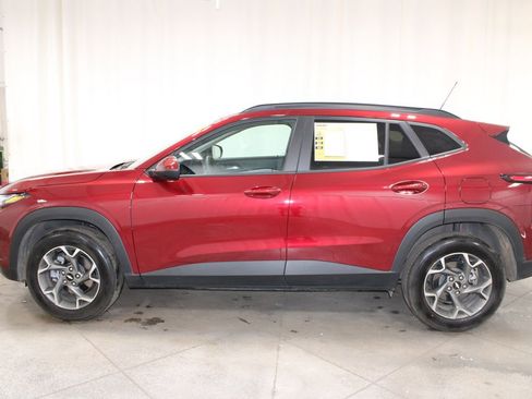 Used 2025 Chevrolet Trax LT image 6