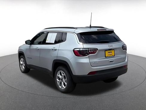 Used 2025 Jeep Compass Latitude AWD/4WD image 10