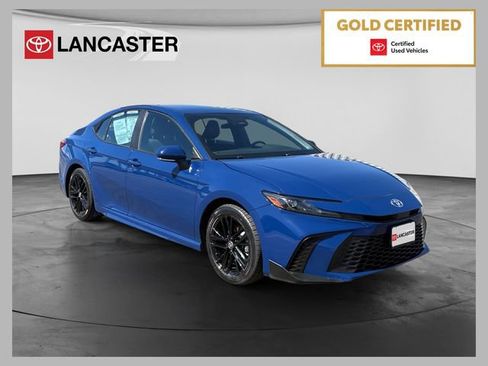 Certified 2025 Toyota Camry SE FWD image 1