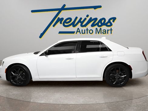 Used 2023 Chrysler 300 Touring w/ Sport Appearance Package image 8