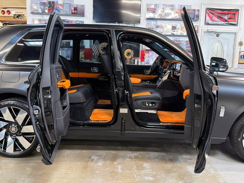Used 2025 Rolls-Royce Cullinan image 35