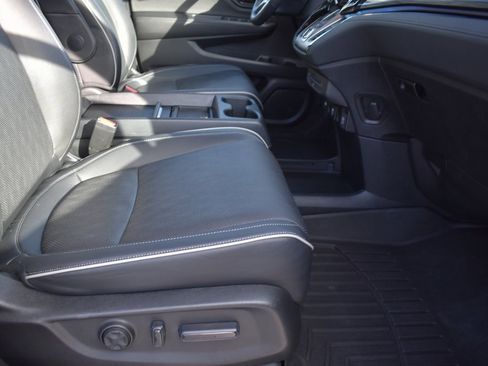 Used 2024 Honda Odyssey Elite image 9