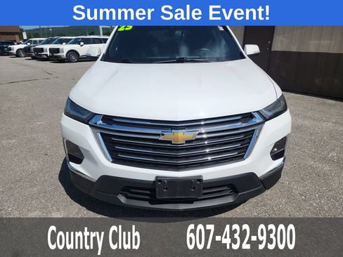 Used 2023 Chevrolet Traverse LT AWD/4WD image 3