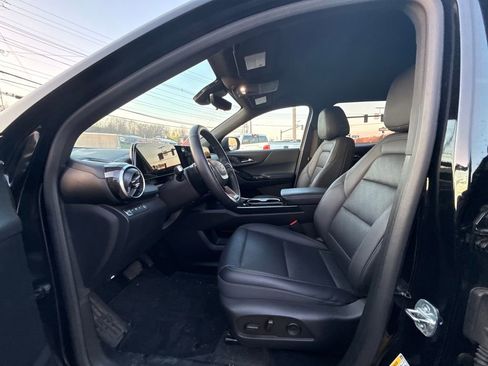 Used 2025 Chevrolet Equinox LT w/ Convenience Package II image 24