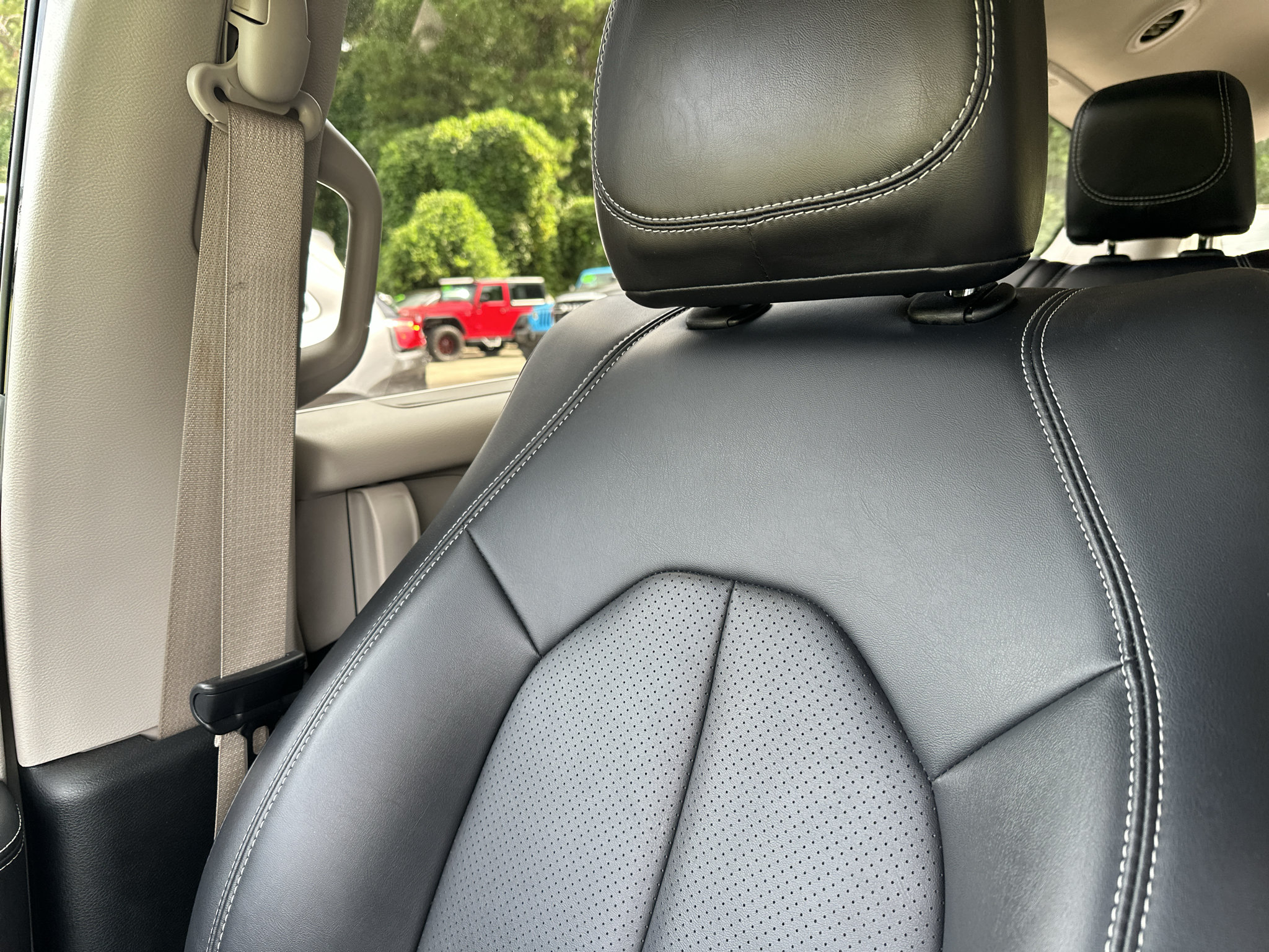 Used 2024 Chrysler Pacifica Touring-L FWD image 20