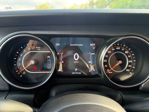 Used 2023 Jeep Gladiator Mojave w/ Cold Weather Group AWD/4WD image 20