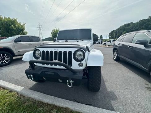Used 2017 Jeep Wrangler Unlimited Sahara w/ Connectivity Group AWD/4WD image 6