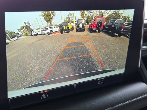 Used 2022 GMC Yukon SLE image 24