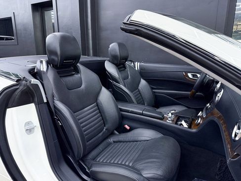 Used 2013 Mercedes-Benz SL 550 w/ Premium Pkg image 19