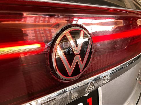 Used 2024 Volkswagen Atlas Cross Sport SEL Premium R-Line image 30