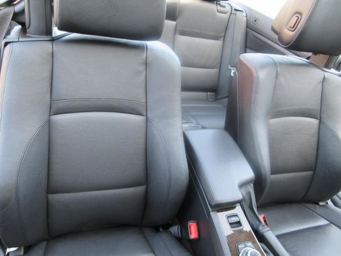 Used 2013 BMW 335i Convertible image 30