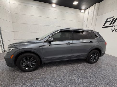 Used 2023 Volkswagen Tiguan SE FWD image 2