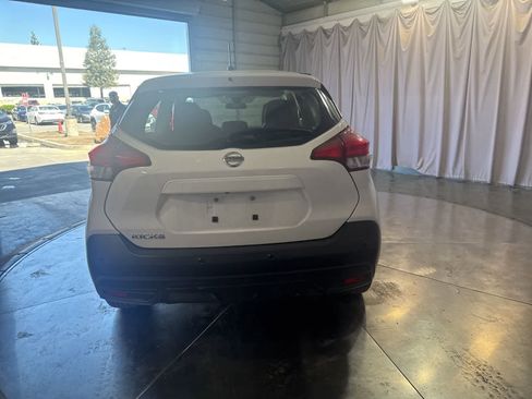 Used 2020 Nissan Kicks S image 6