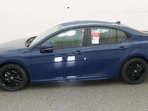 New 2026 Toyota Camry SE FWD image 3
