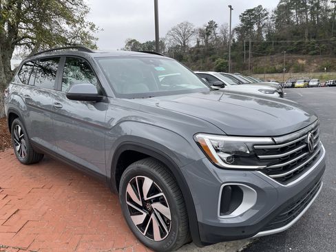 New 2026 Volkswagen Atlas SE FWD image 3