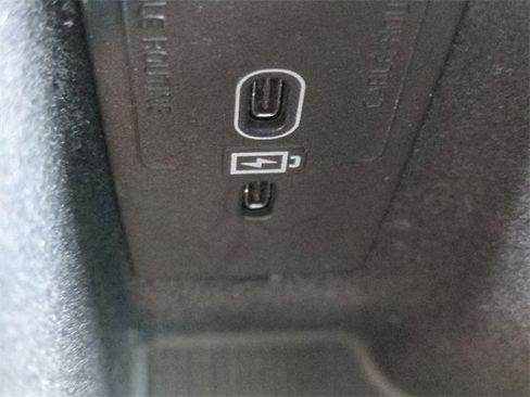 Used 2022 Volvo XC60 B5 Inscription w/ Climate Package image 21