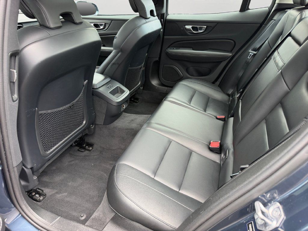 Used 2020 Volvo S60 T6 Momentum AWD/4WD image 12