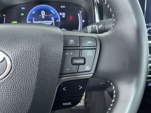 Used 2025 Toyota Camry SE FWD image 31